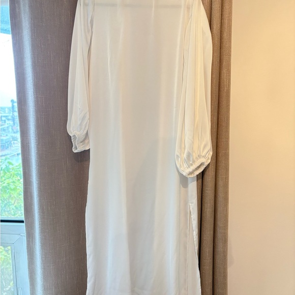 Chic White Robe - The Robe - Picture 7 of 9